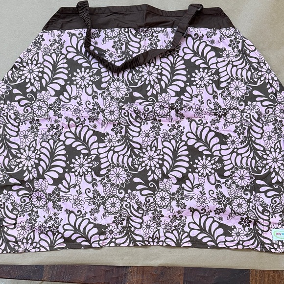 Munchkin Black and Pink Nursing Cover - Picture 1 of 8